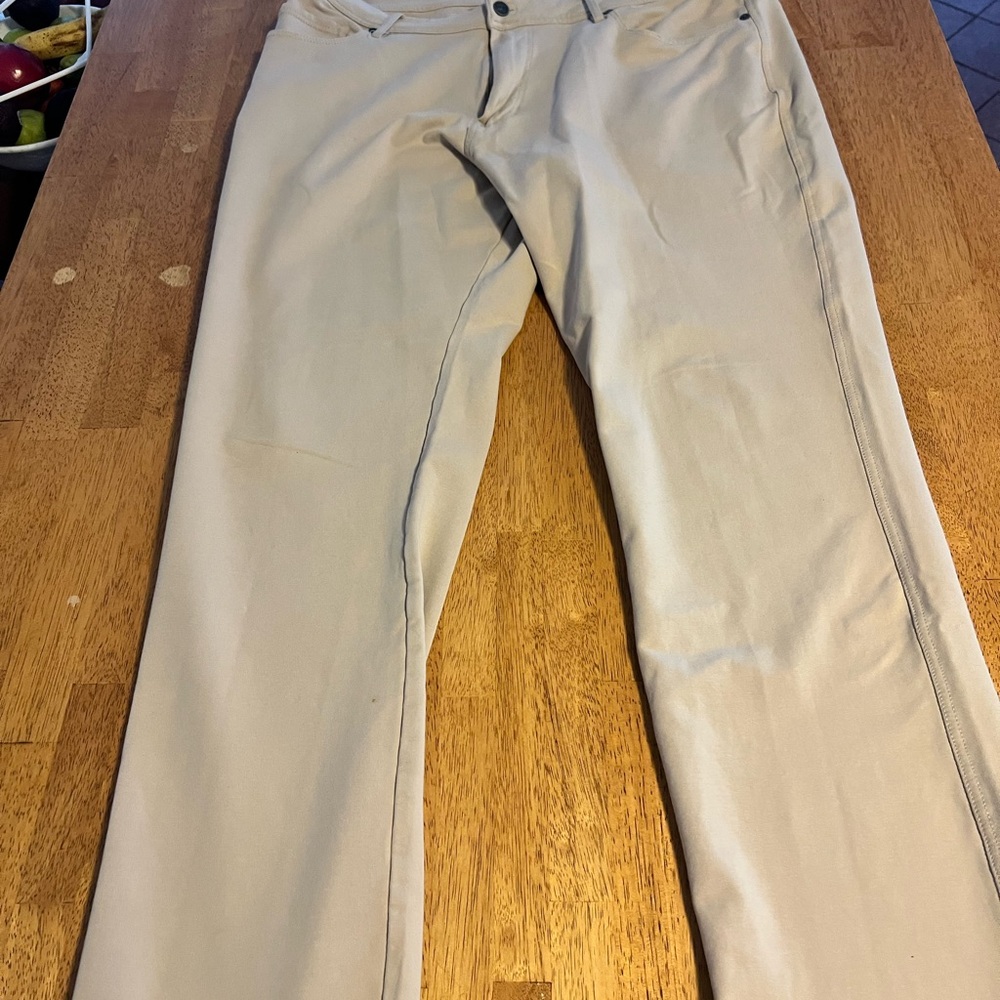 Classic Men's Khaki Chinos
